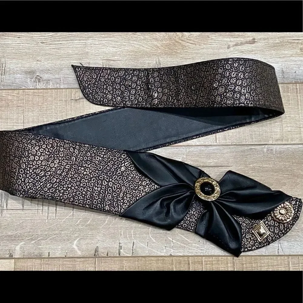 VINTAGE 80s Gold Embossed Waist Belt Bow & Buttons